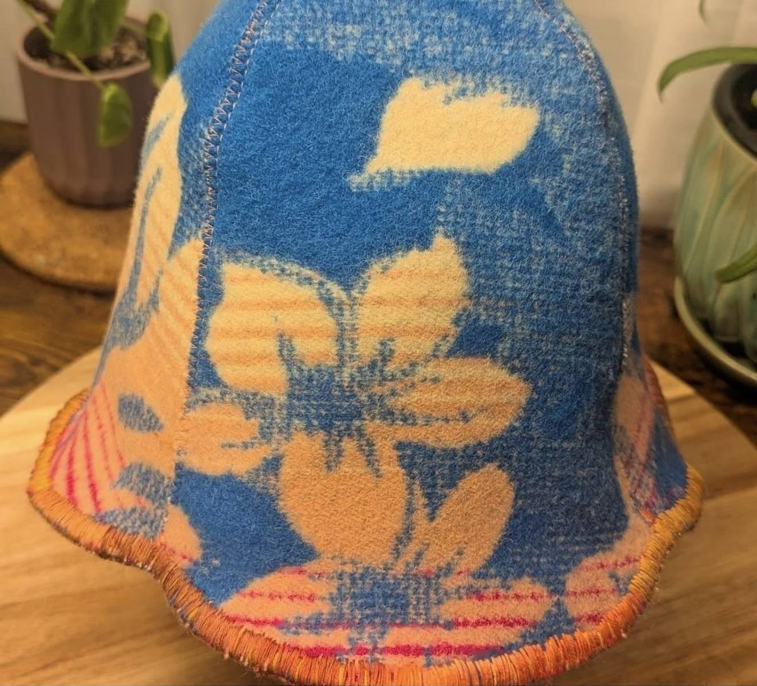 Blue and peach floral wool sauna hat